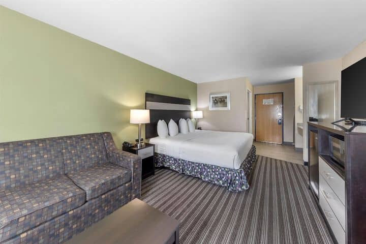 Room 11 of 27