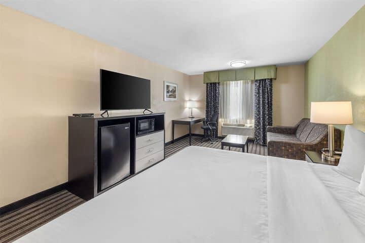 Room 12 of 27